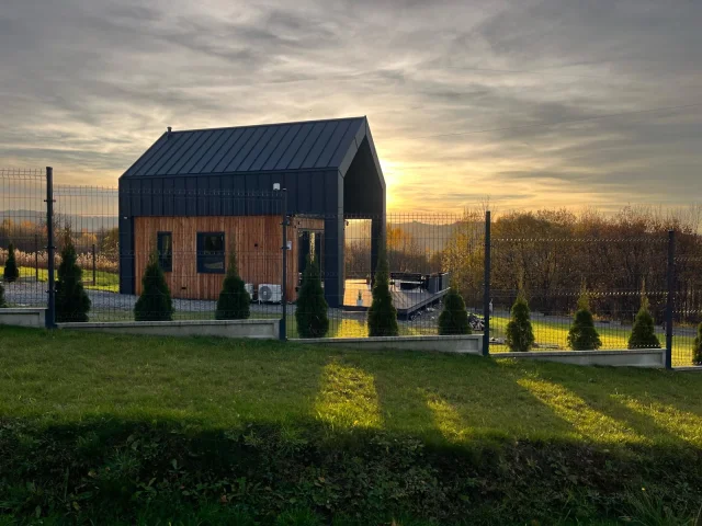 Dom szkieletowy 42 m² Lanckorona – elewacja modrzewiowa SYSTEM-S